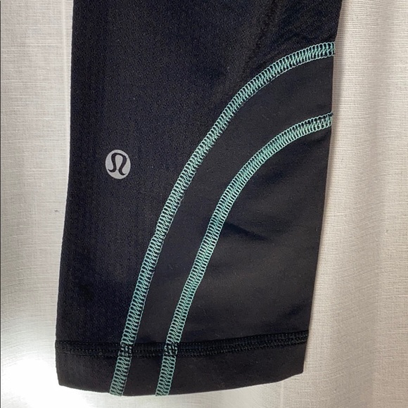 Lululemon 7/8 Leggings in sz 6, EUC Smoke/pet free - Picture 3 of 5